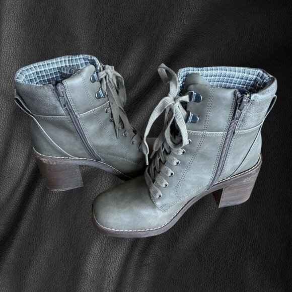 Crown Vintage Hollis Boots | 7M | Neutral Gray Taupe Side Zip, Block Heel EUC - Picture 4 of 7
